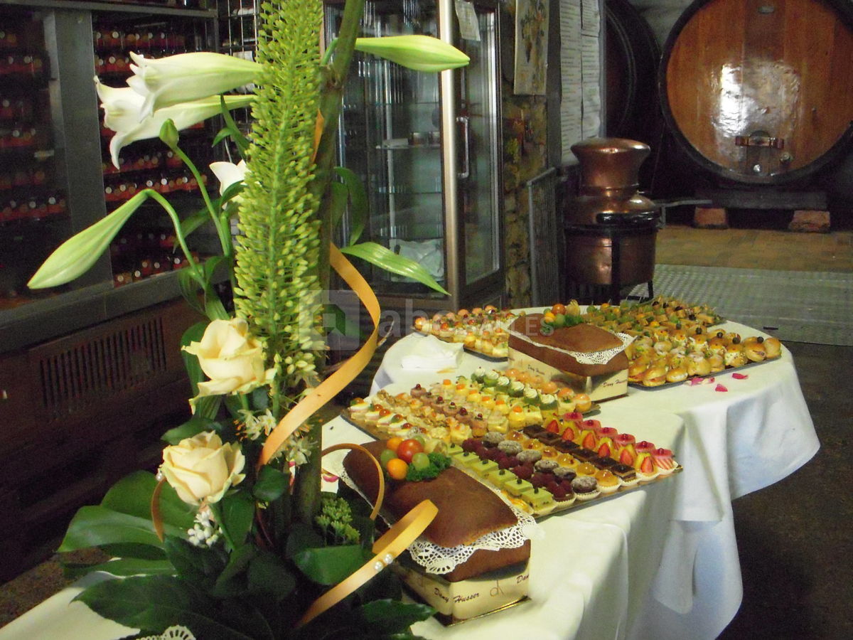 Apéritif de mariage à la cave