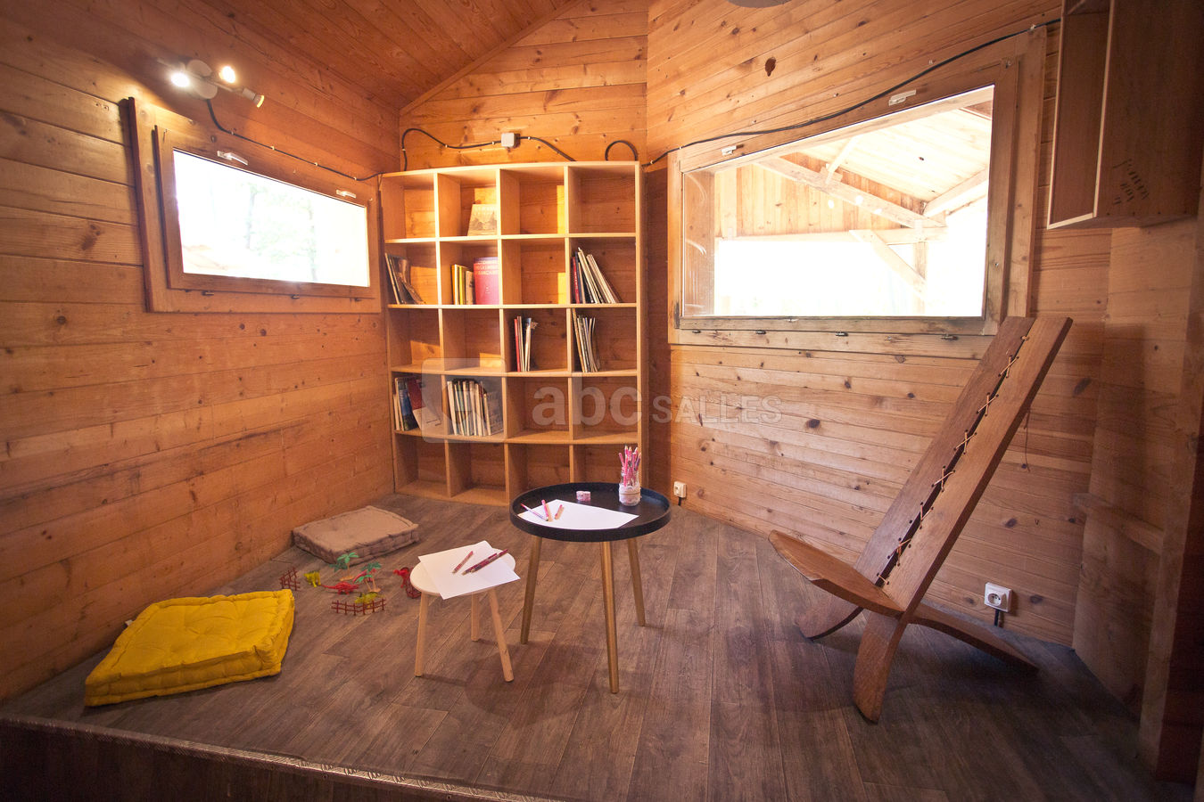 Les Chalets de l'Oust, coin estrade idéal enfants