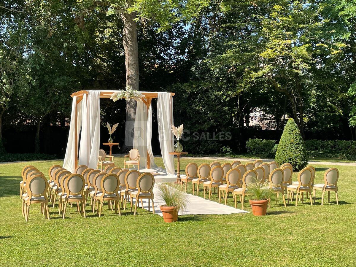 Salle extérieure du domaine