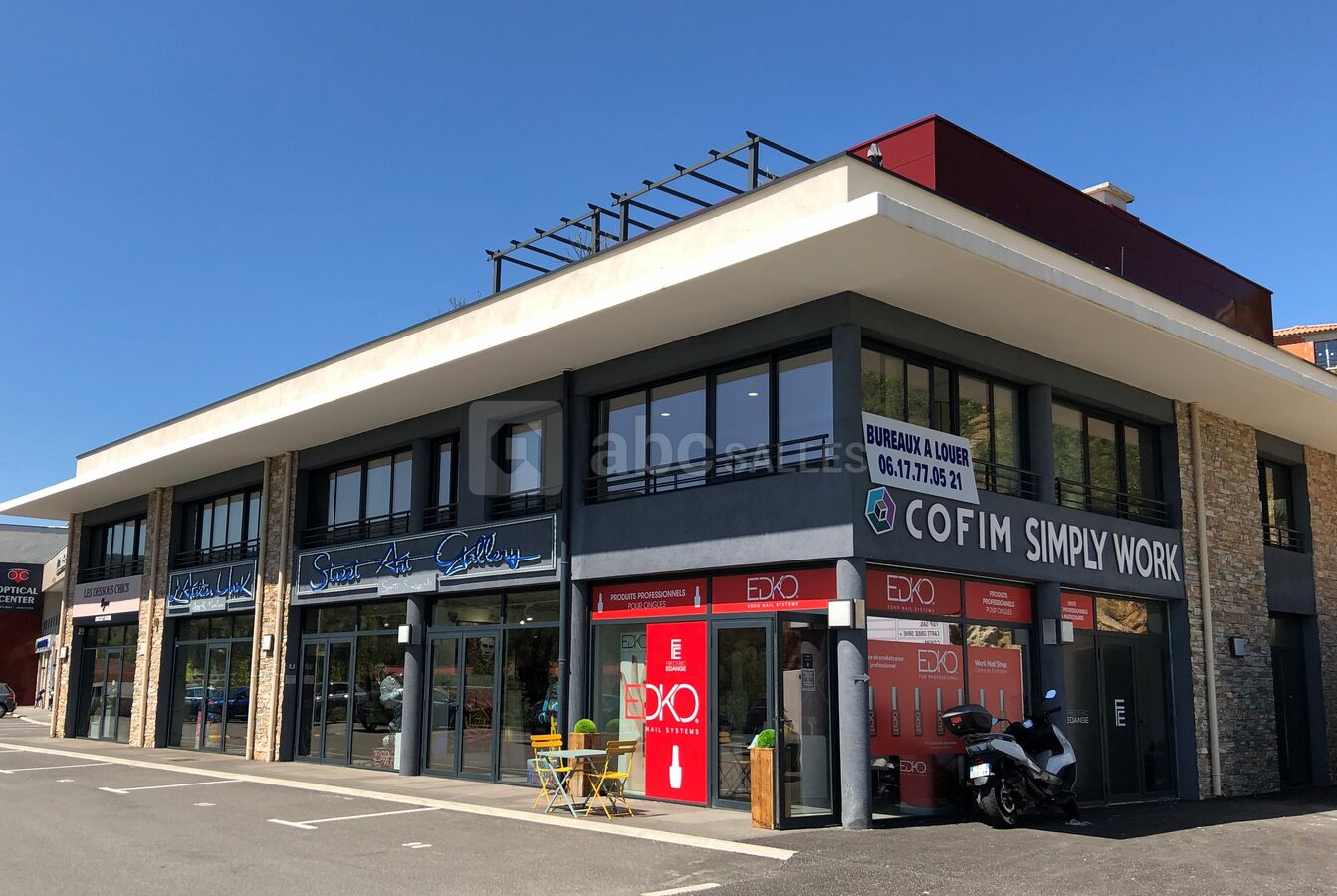 Façade du centre d'affaire