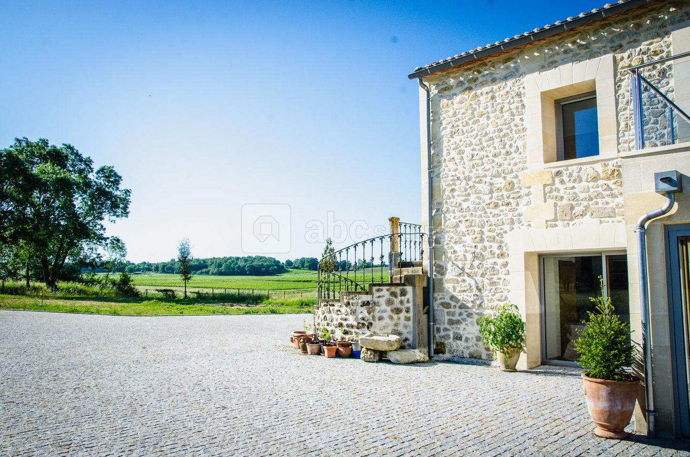 LA COUR DU DOMAINE