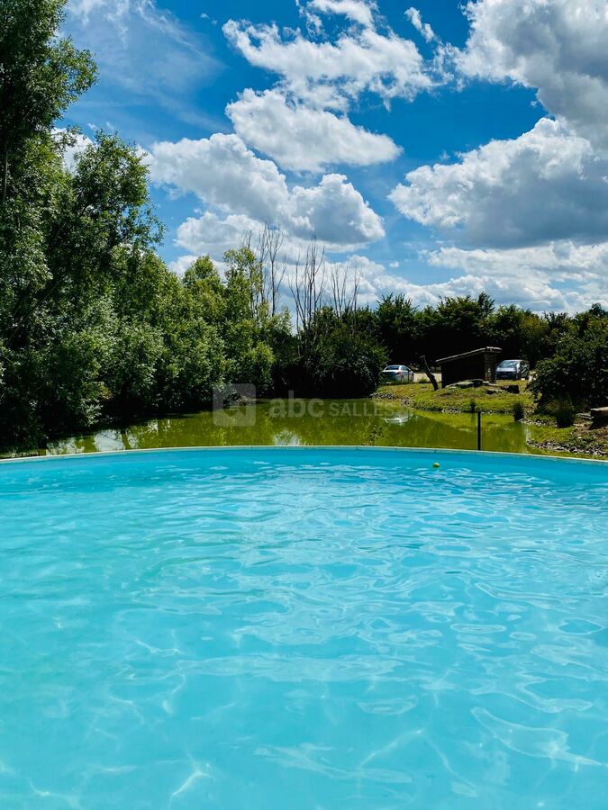La piscine et l'étang...