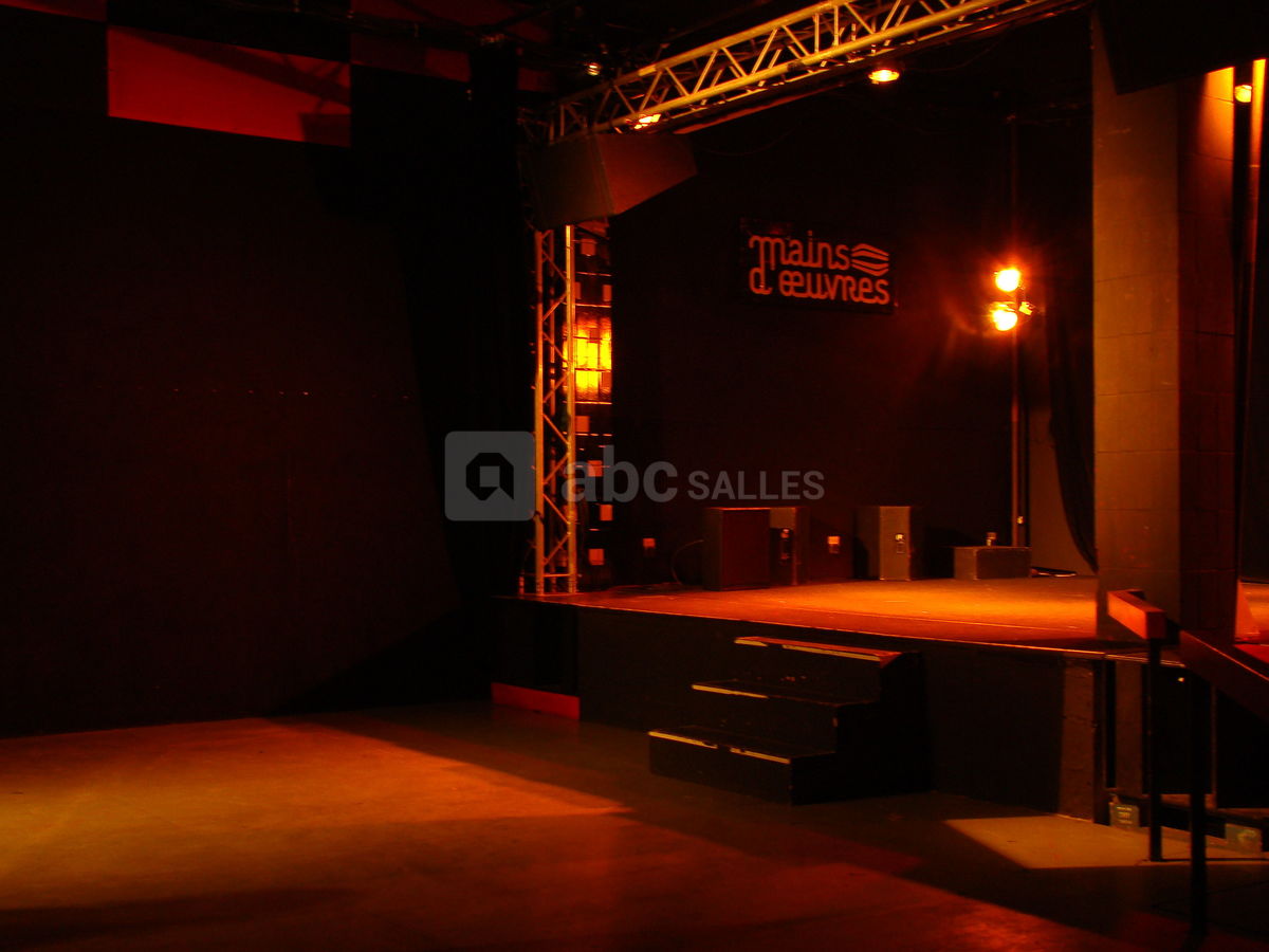 Salle de concert de mains d'oeuvres