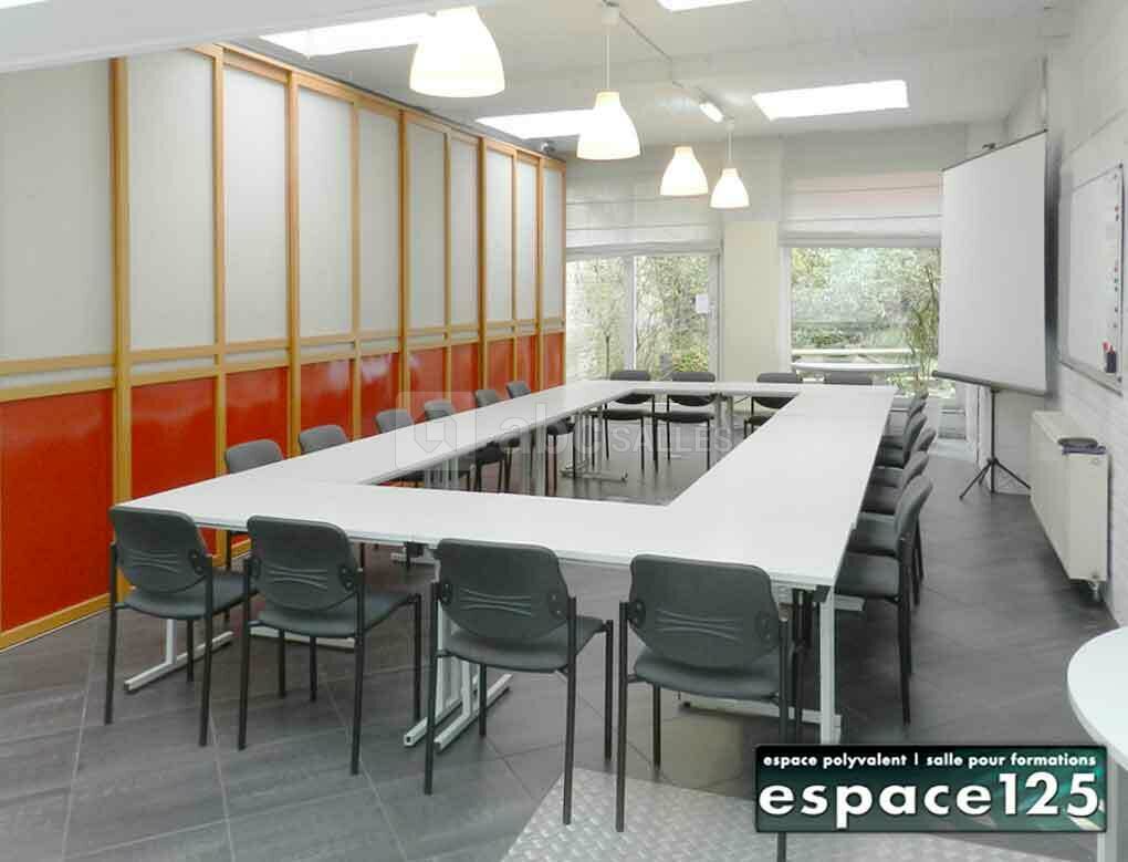 Espace125  |  Tables en Carré  |  20 personnes