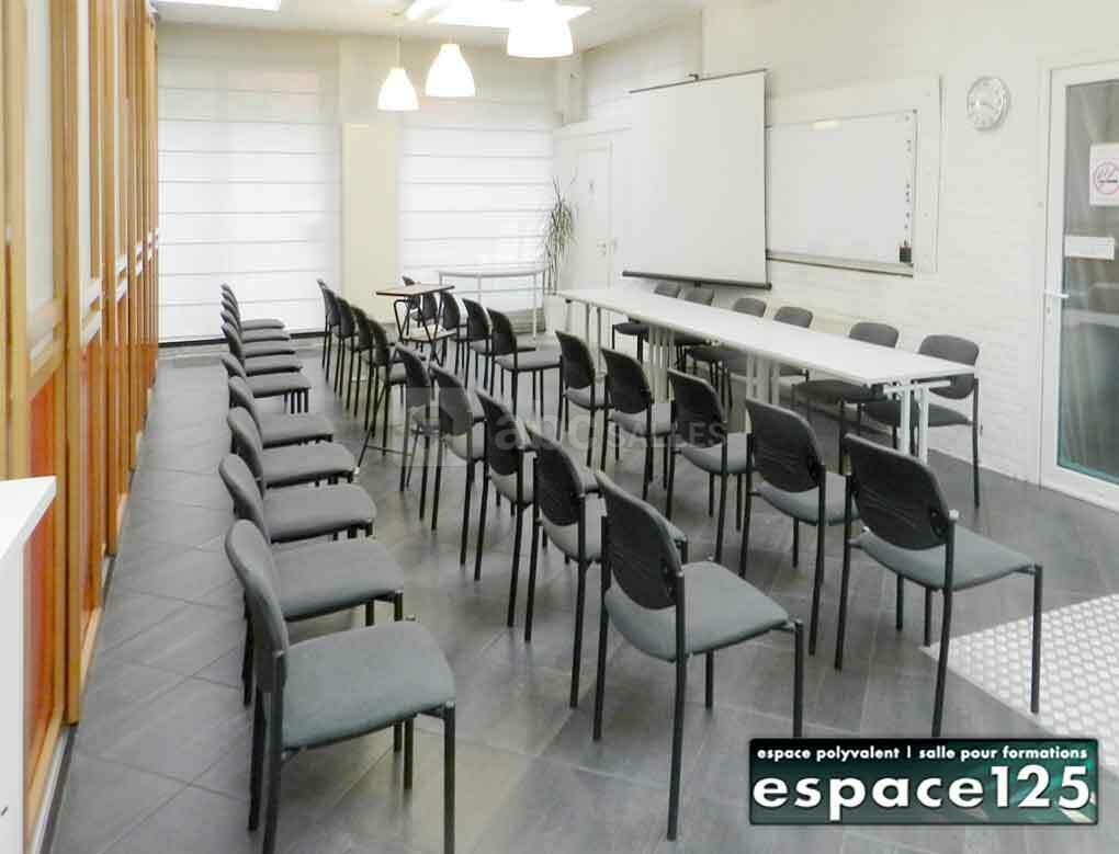 Espace125  |  Sièges en mode Débat  |  16 personnes