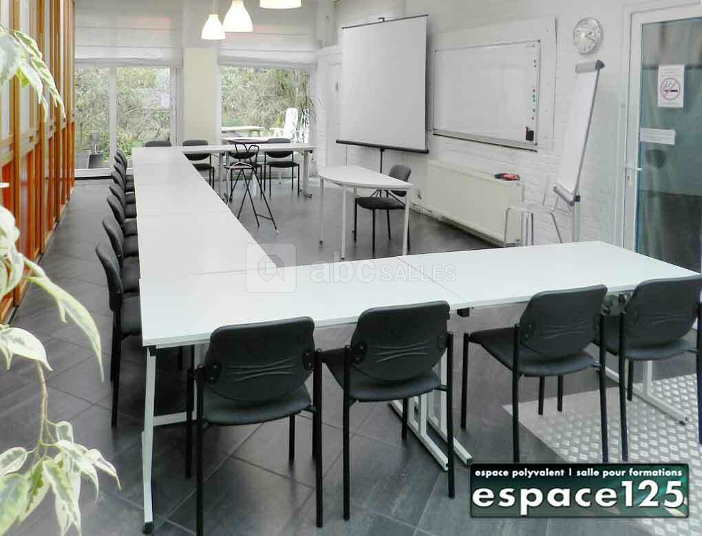 Espace125  |  Tables en U  |  16 personnes