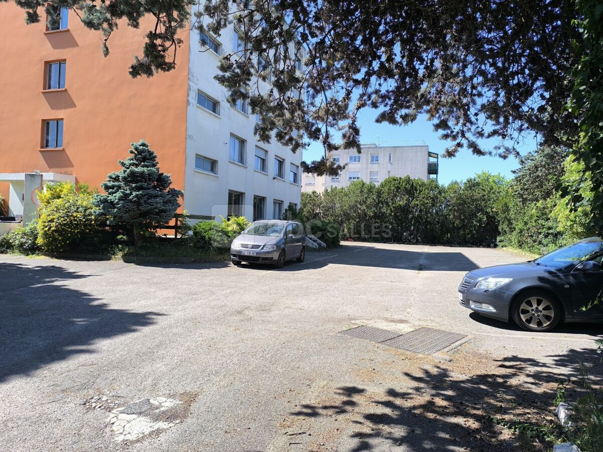 PARKING CLOS ET SECURISE