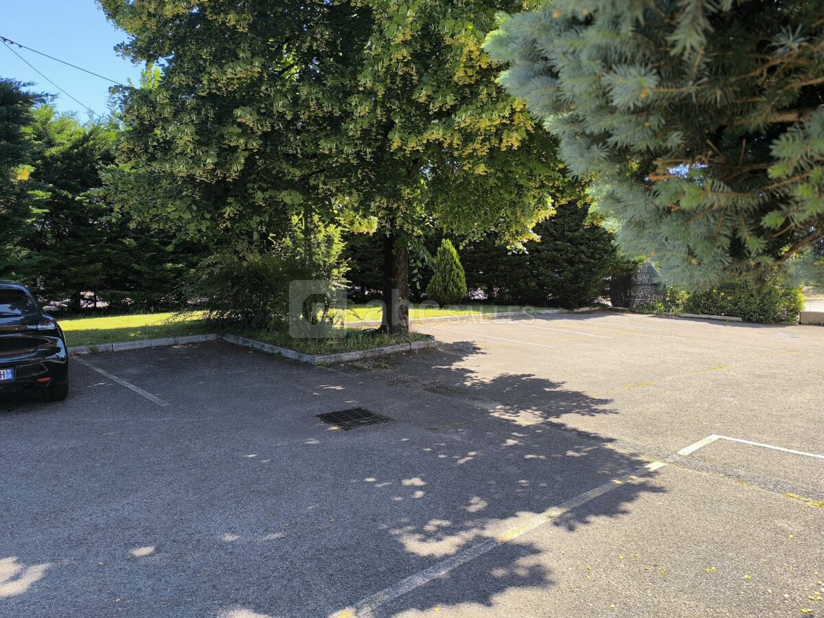 PARKING CLOS ET SECURISE