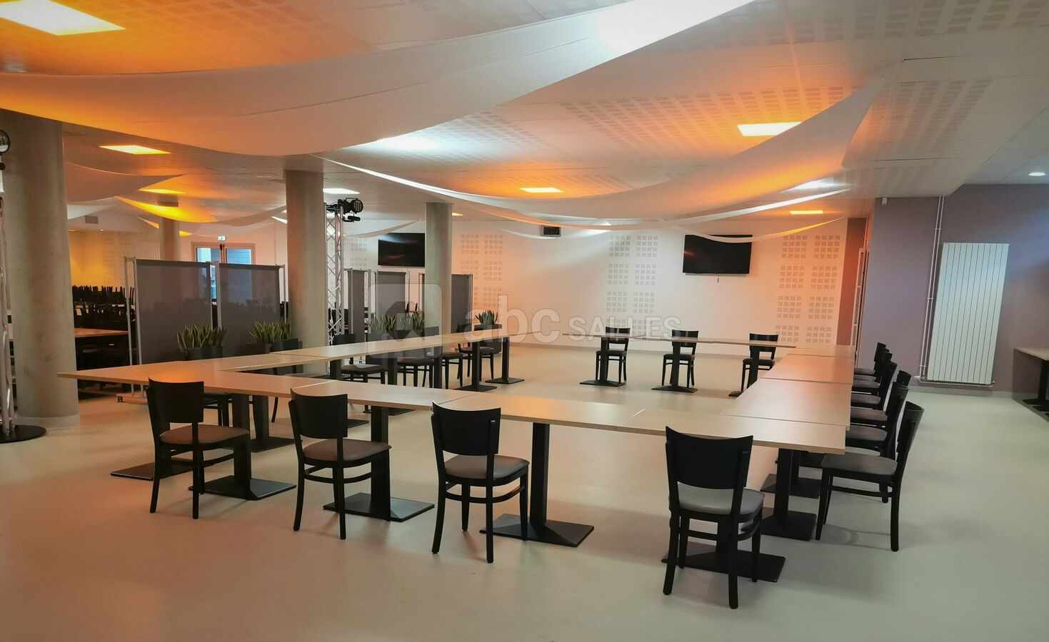 Salon Groupama - Style conférence / en U sur la moitié de la salle