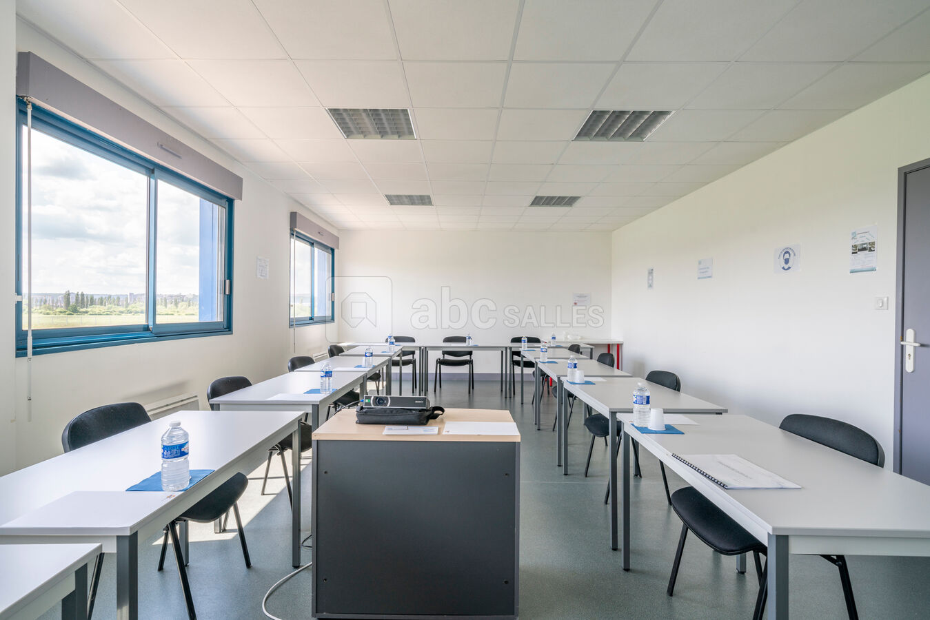 Salle réunion Saint Exupery < 25 personnes