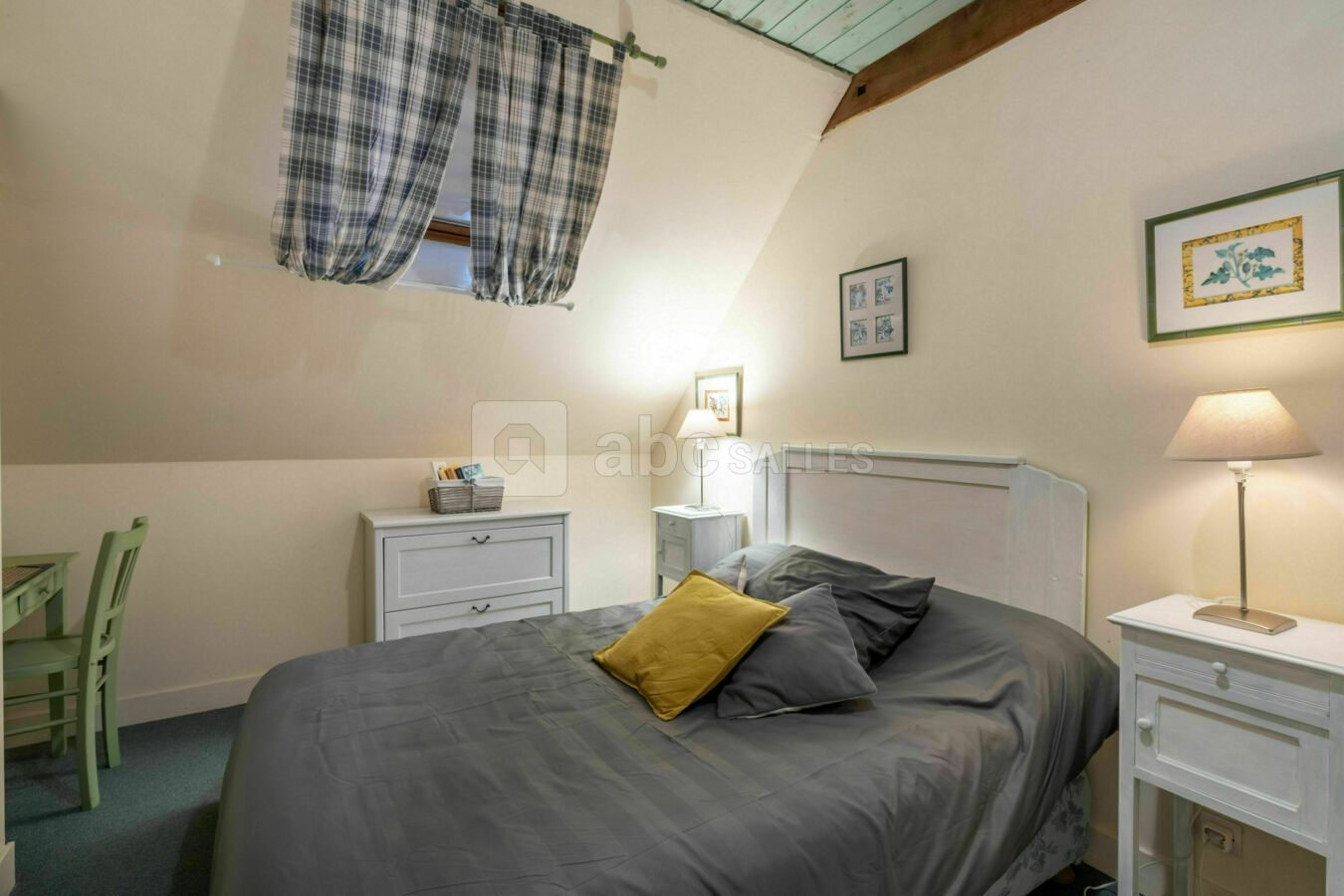 Chambre gite avec lit 140