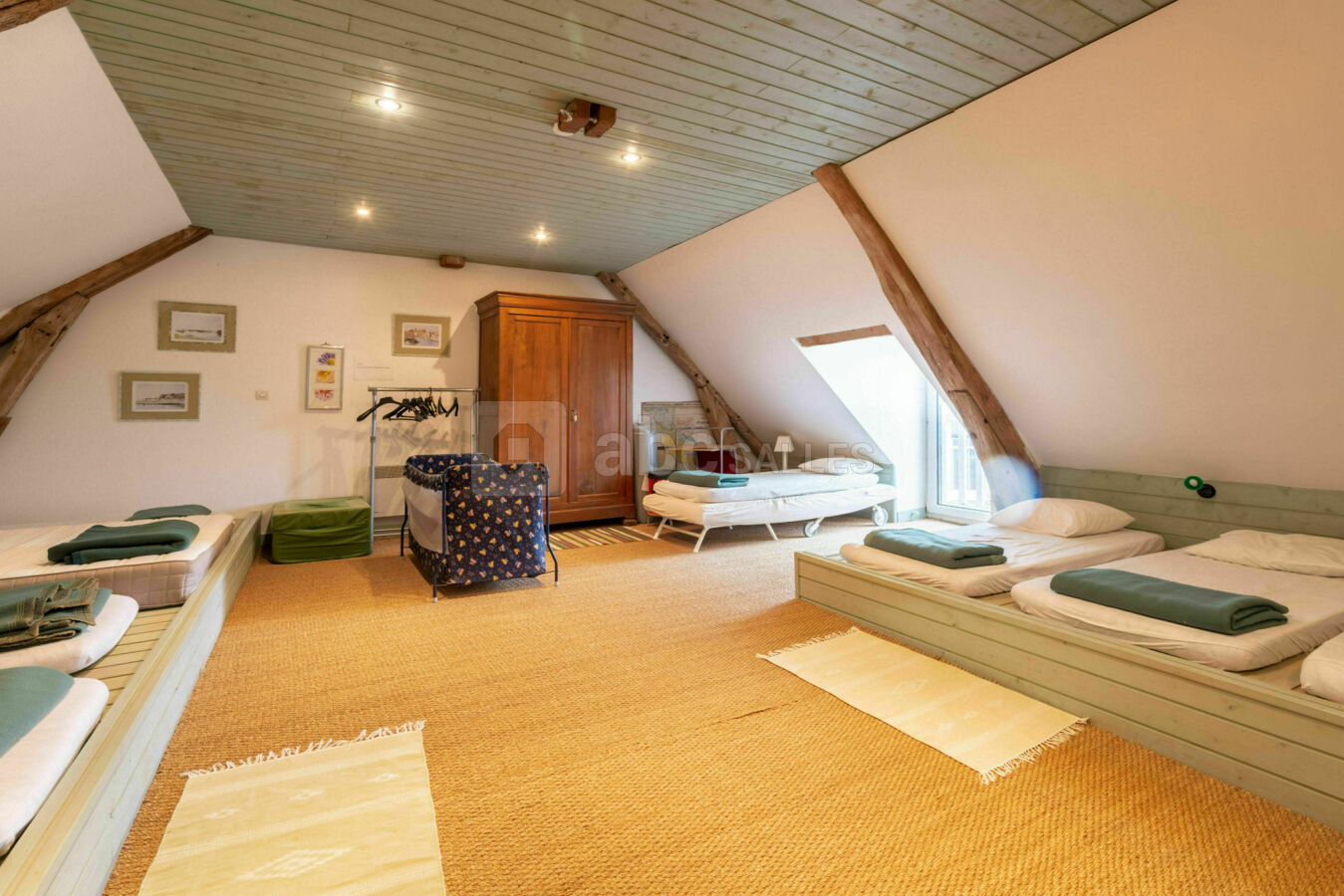 Dortoir 15 couchages avec 2 salle d'eau et 2 WC