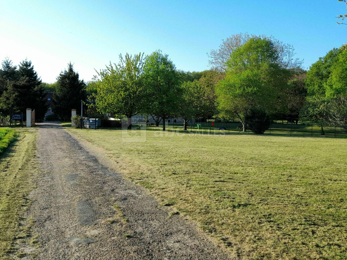 Entrée du domaine avec vu parking