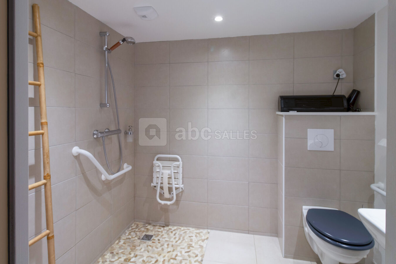 Salle de bain PMR