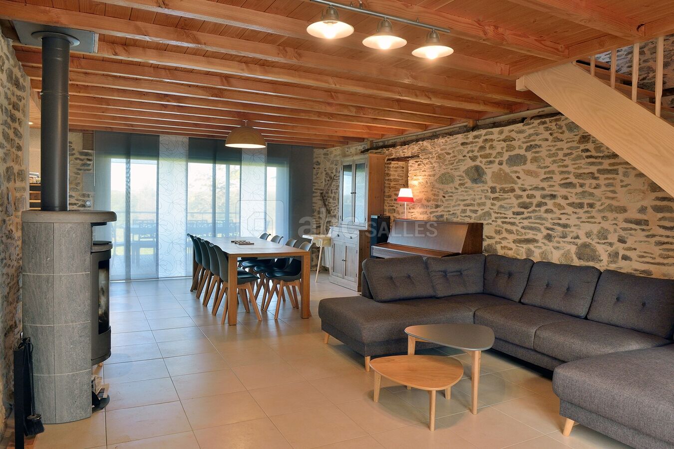 Pièce à vivre, batiment d'hébergement