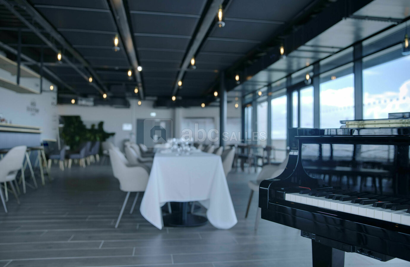 RESTAURANT ROOFTOP