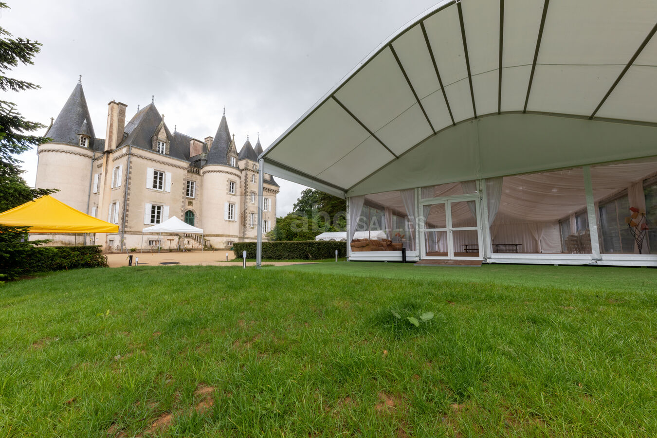 Chateau de Launay Guen et entrée tente de réception