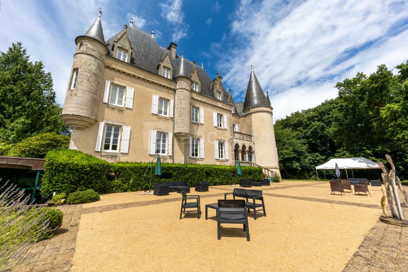 Château de launay a vendre
