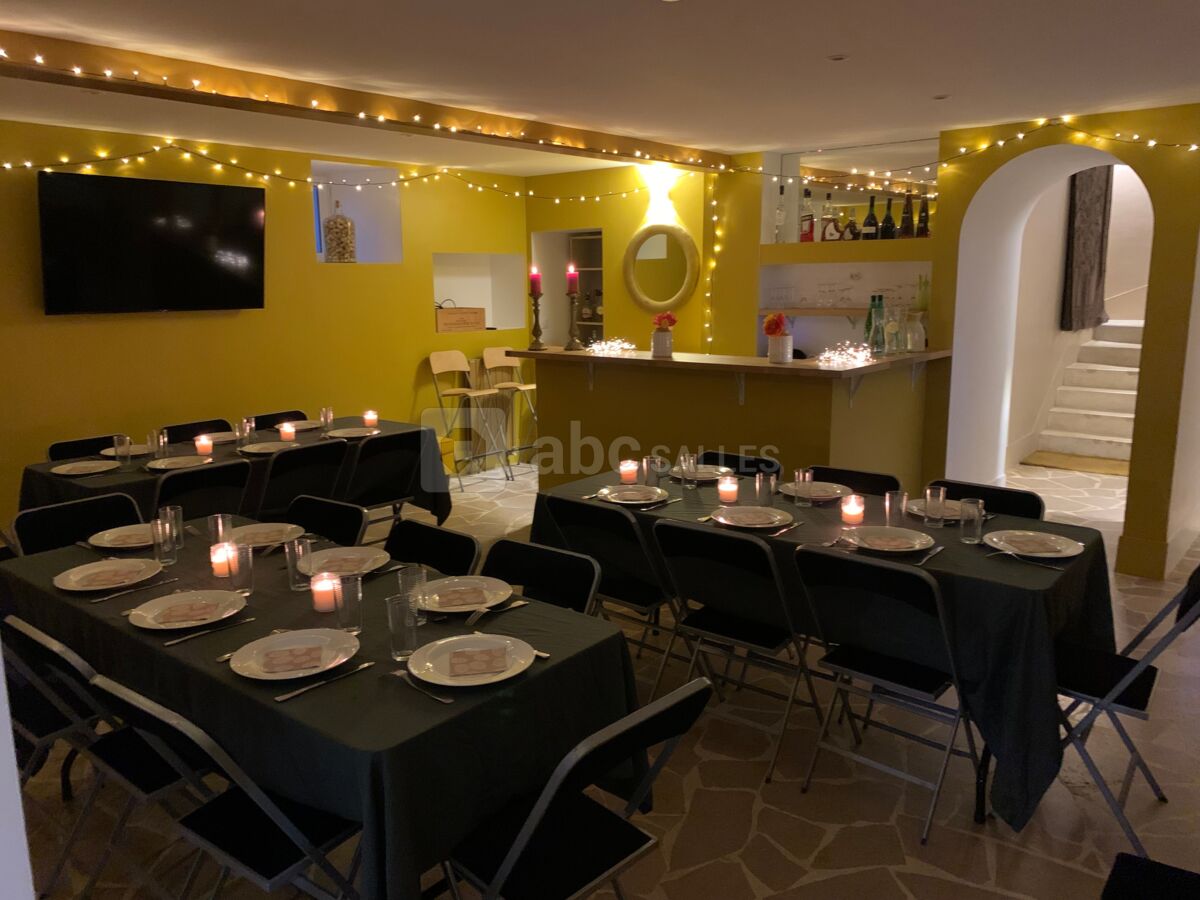 Salle en configuration salle à manger