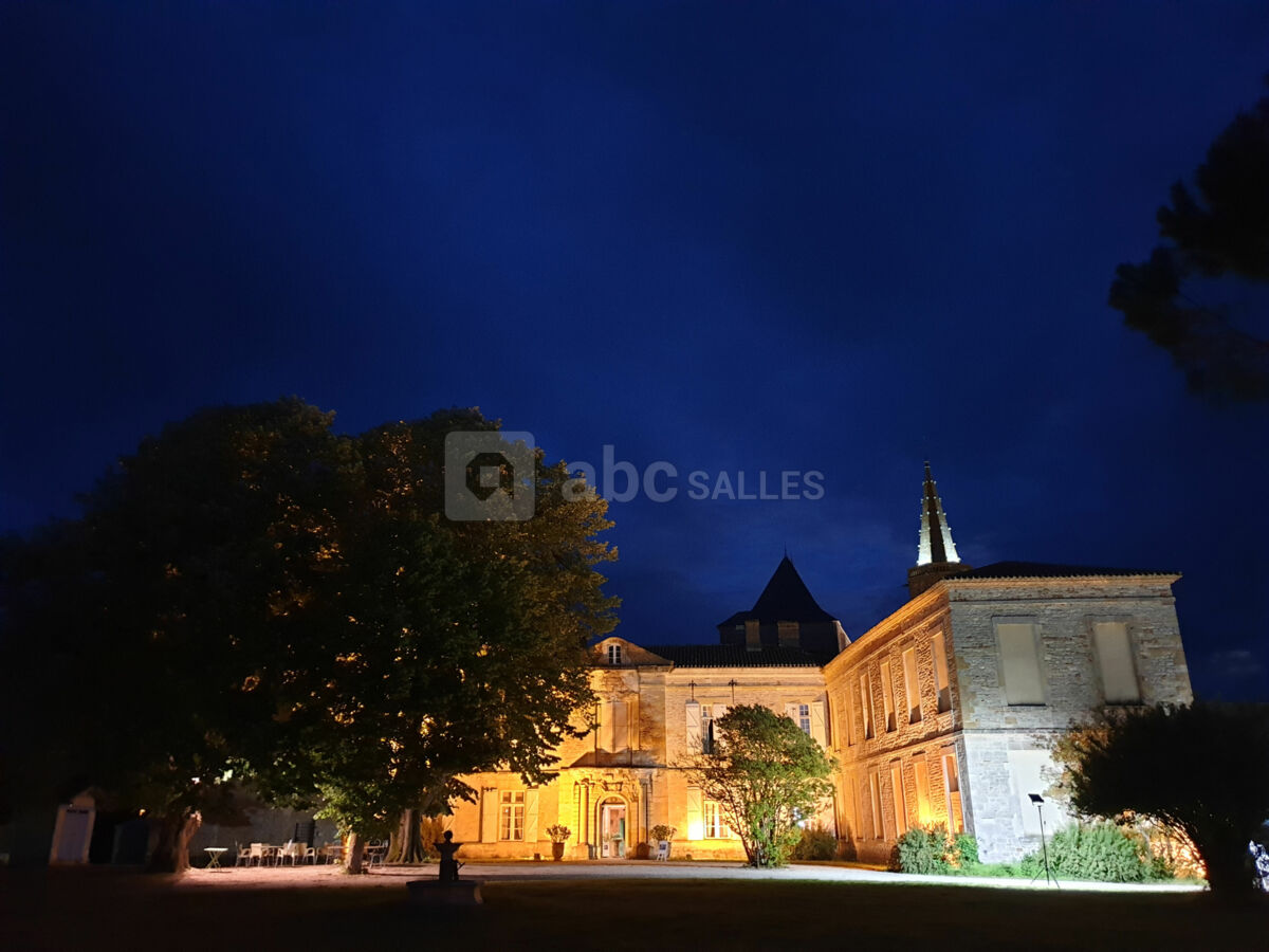 Atmosphère hors du temps pour vos soirées de gala et lancements de produits.