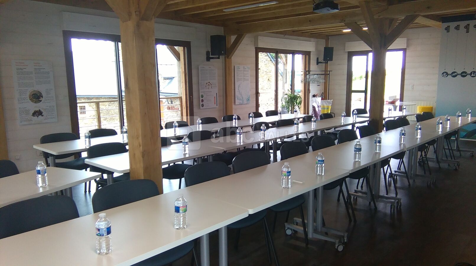 Grande salle de réunion