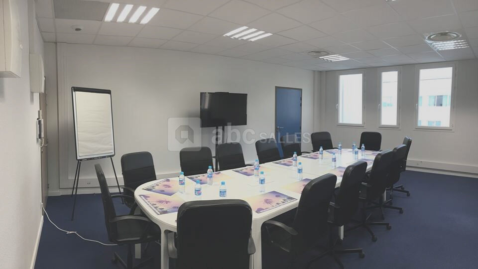 Salle de réunion Vincenzo en disposition U