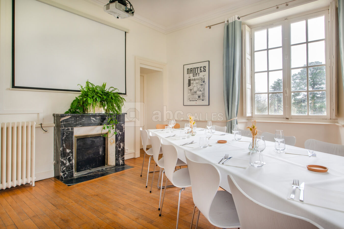Manoir de Procé - Salon à l'étage - Configuration repas assis