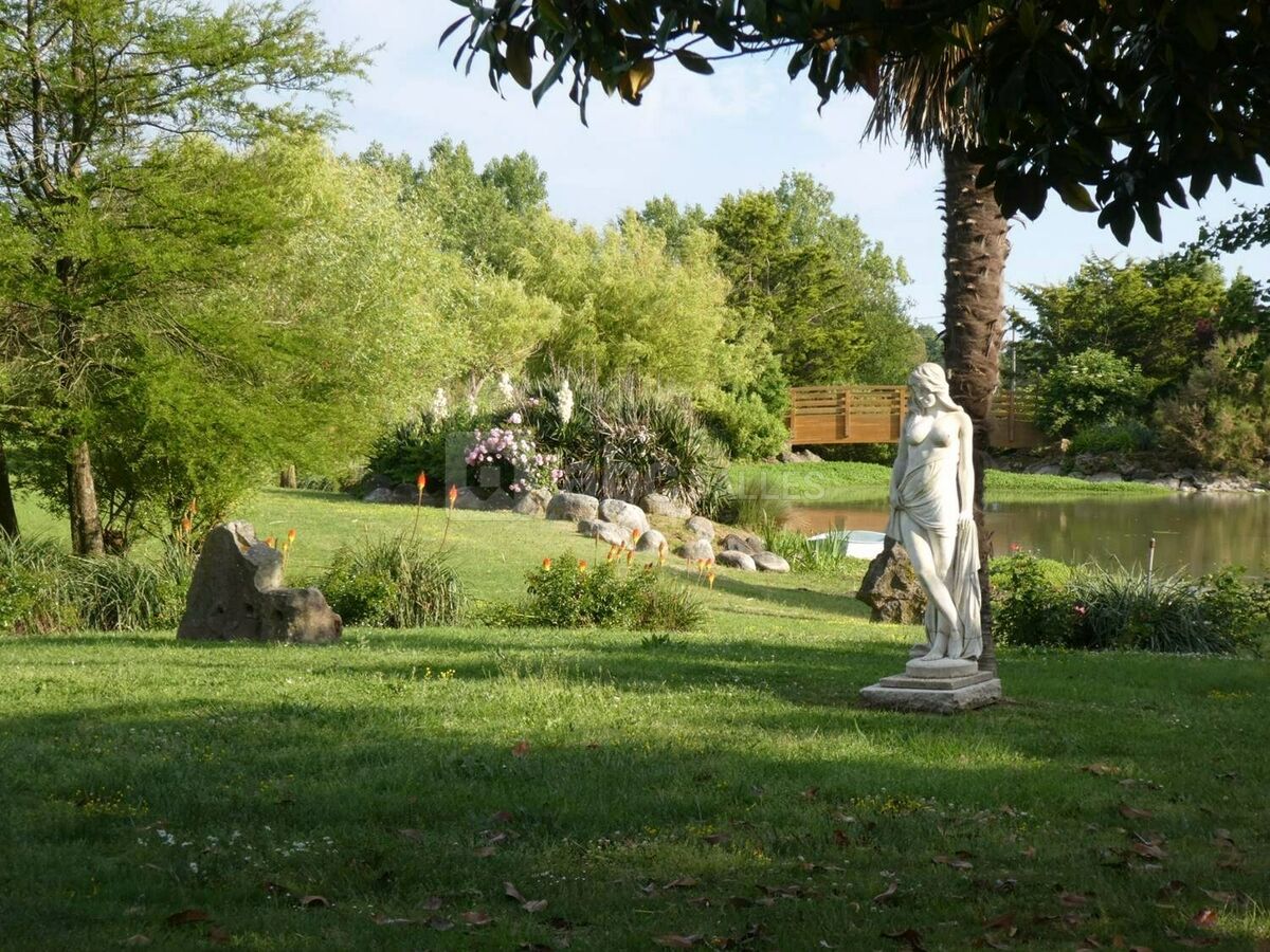 Statue