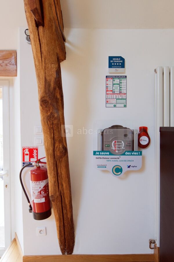 SALLE N°1 EXTINCTEUR , DEFIBRILATEUR