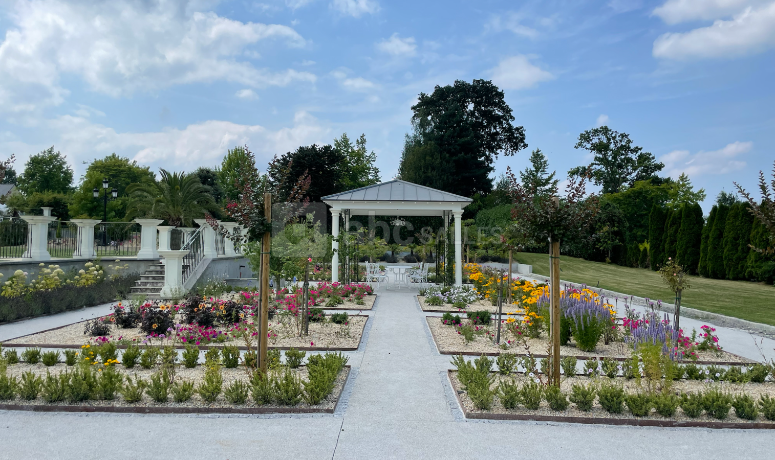 Roseraie, jardins à la française