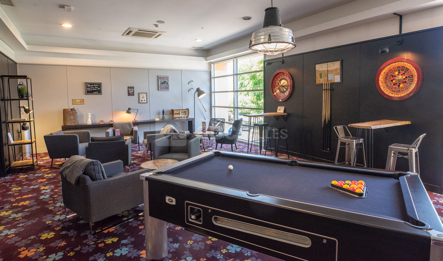 Salon lounge