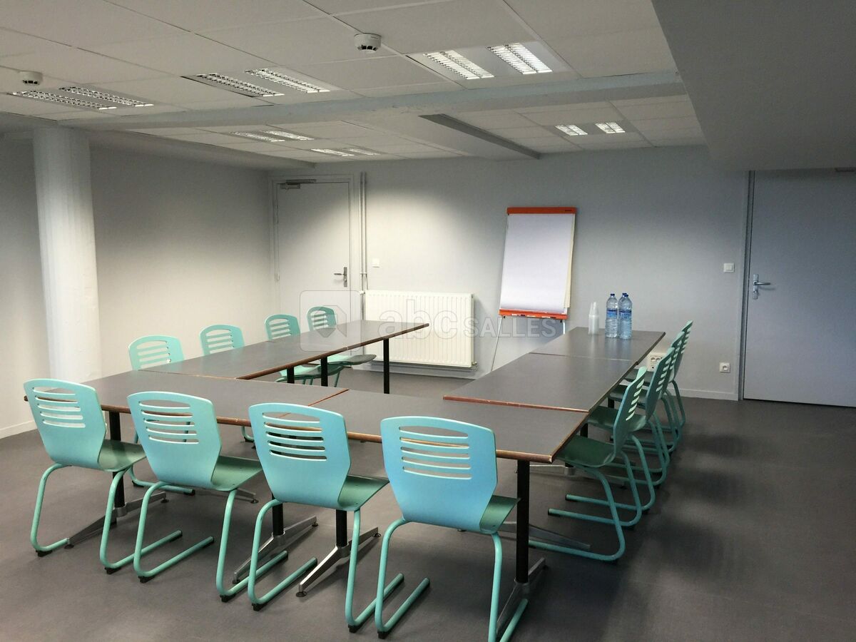 Salle de réunion en U