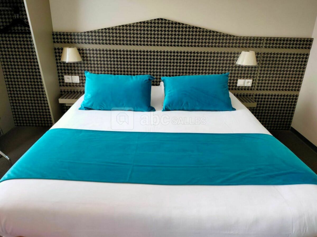 Chambre avec lit double
