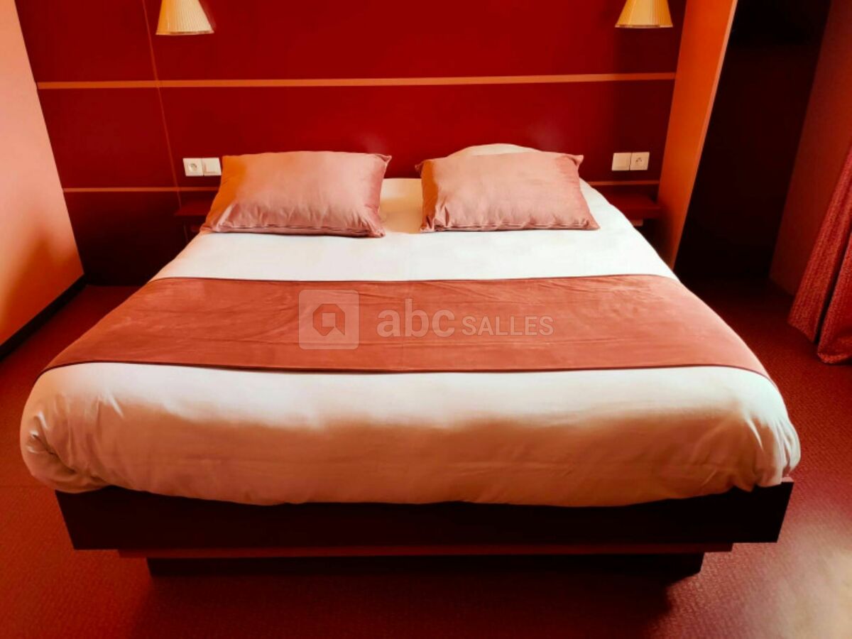 Chambre avec lit double