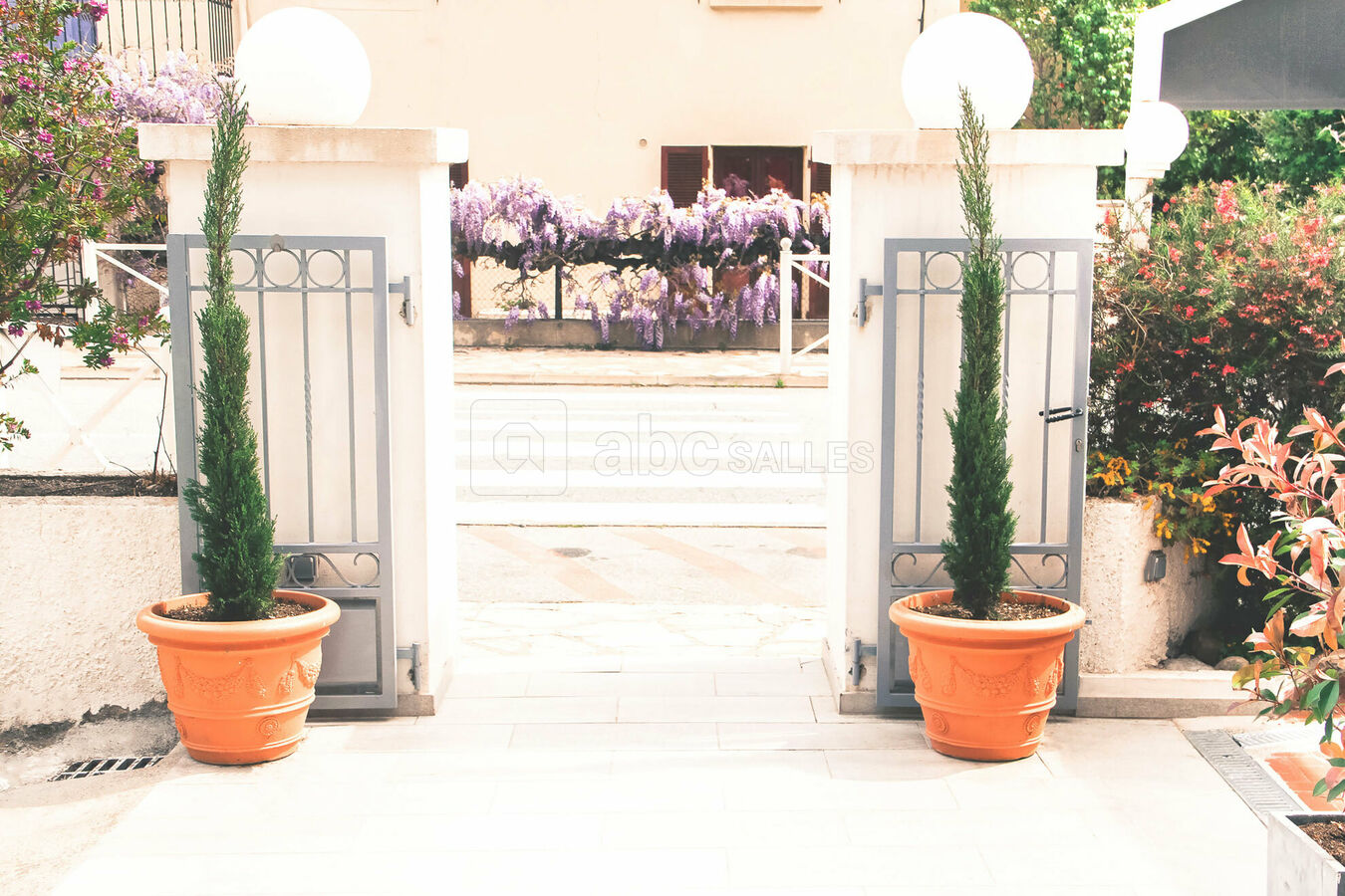 Entrée à Hôtel Maquis et Mer