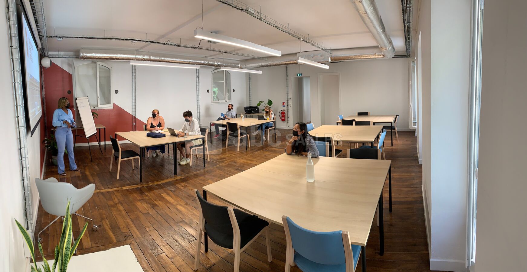 Salle de conférence 17 à 30 personnes - format îlots