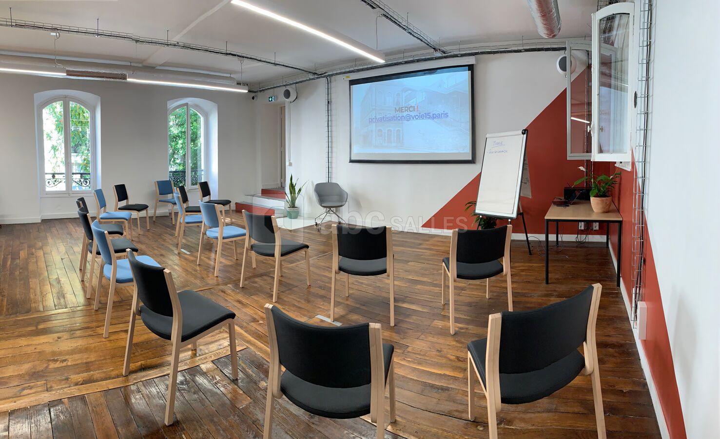 Salle de séminaire 17 à 30 personnes - format conférence