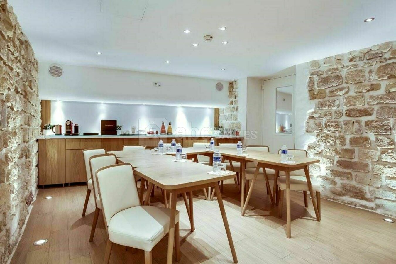 SALLE DE FORMATION PIERRE 9 PERS MAX