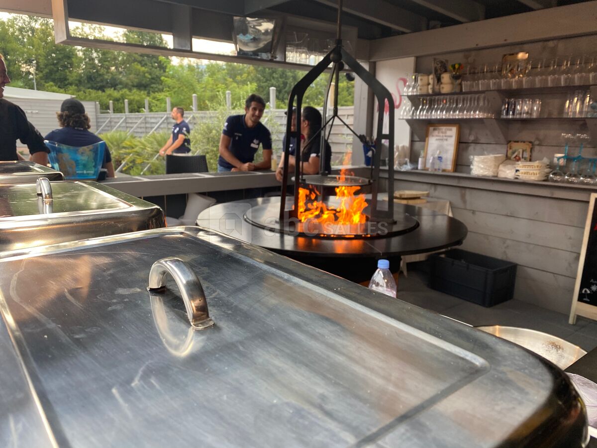 Cuisine extérieure avec Brasero dispo à la location