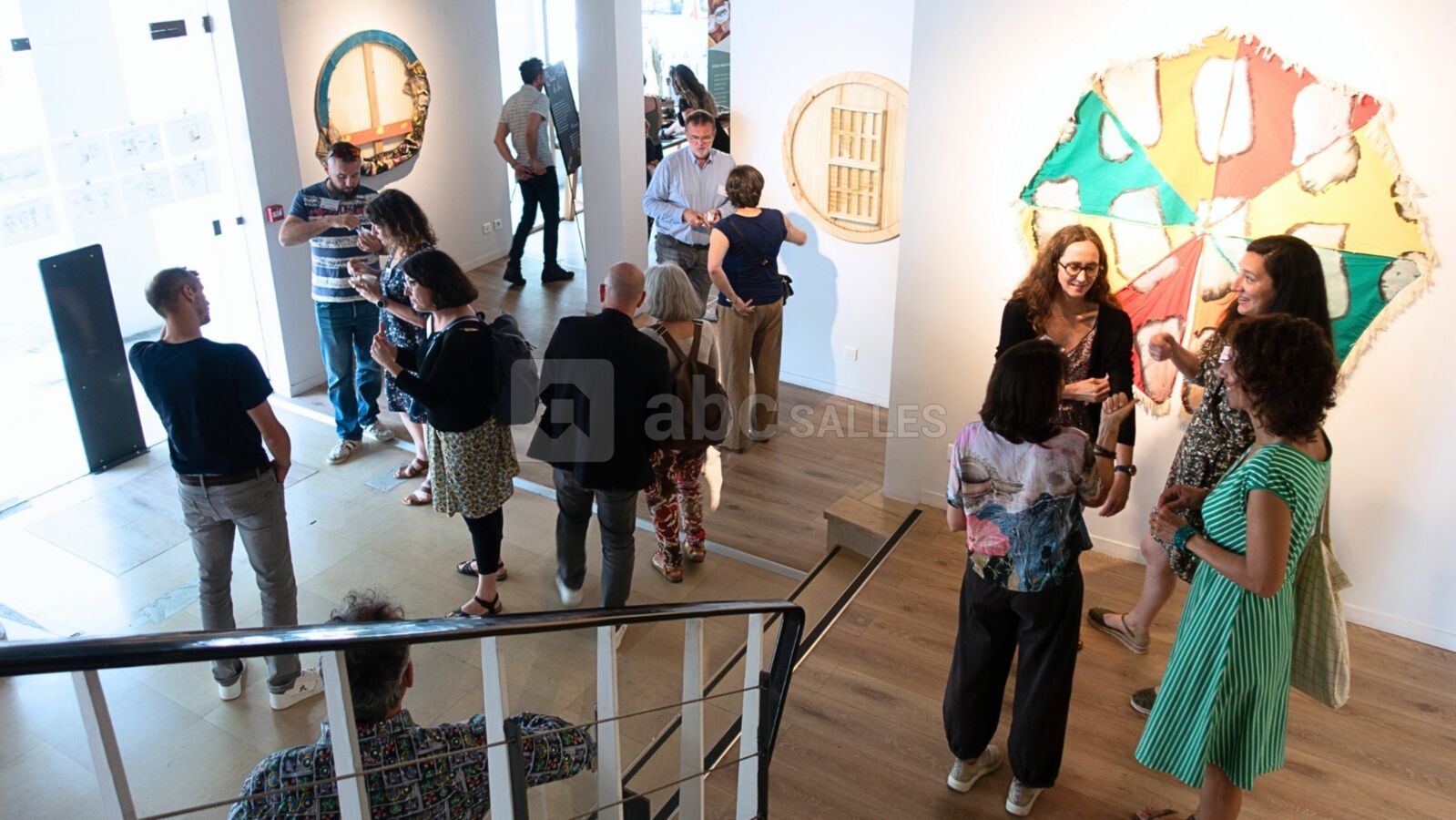 Pause café dans le grand hall de la galerie