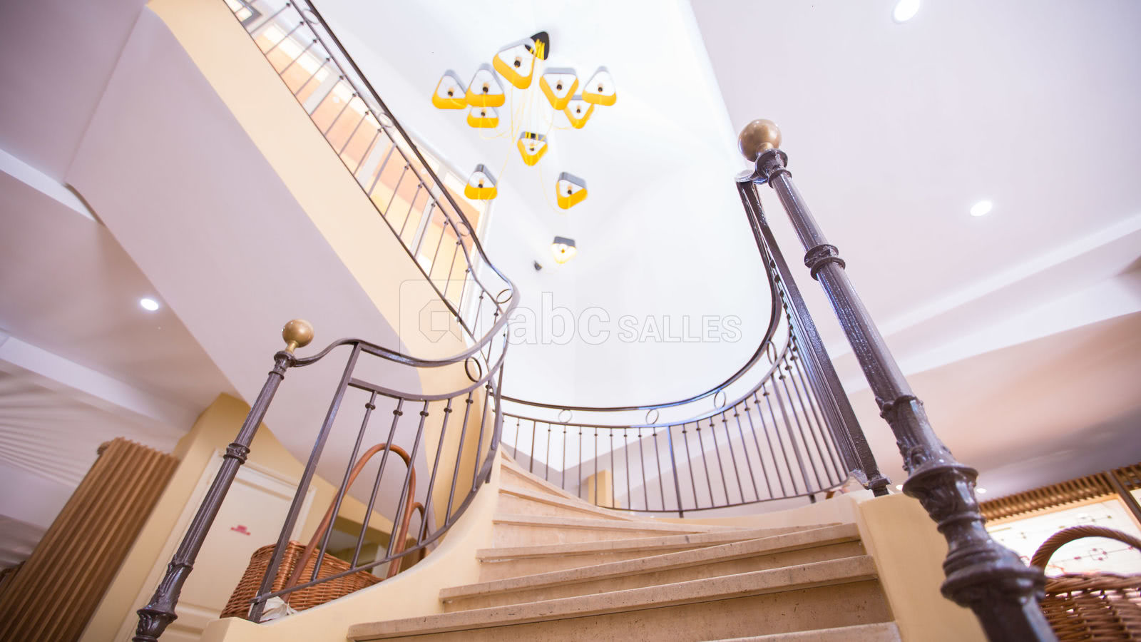 Escalier menant aux salles