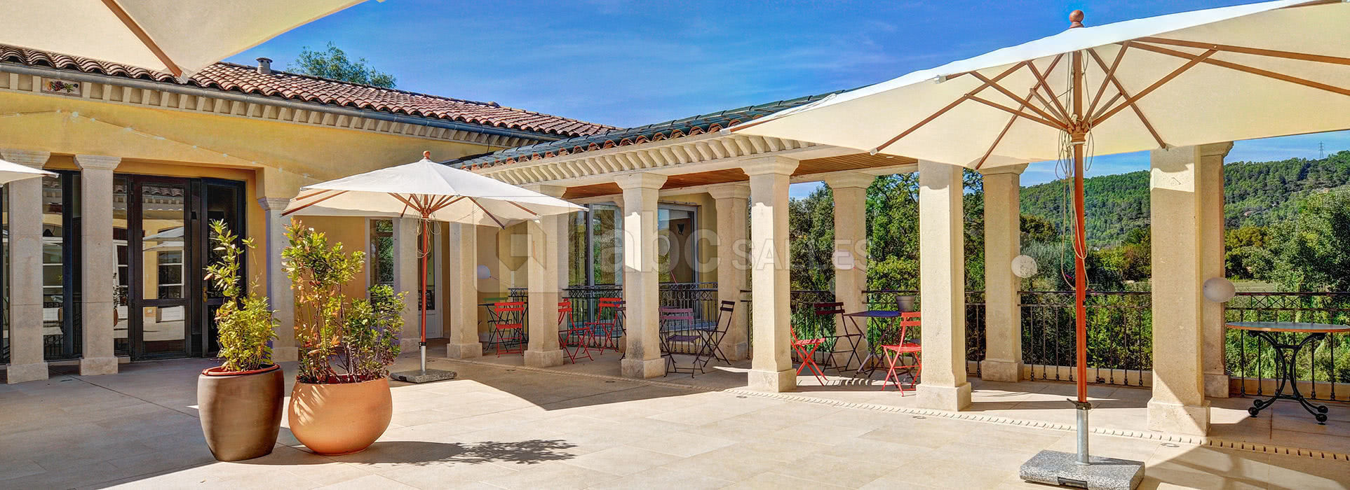 Patio de la Maison des Vins