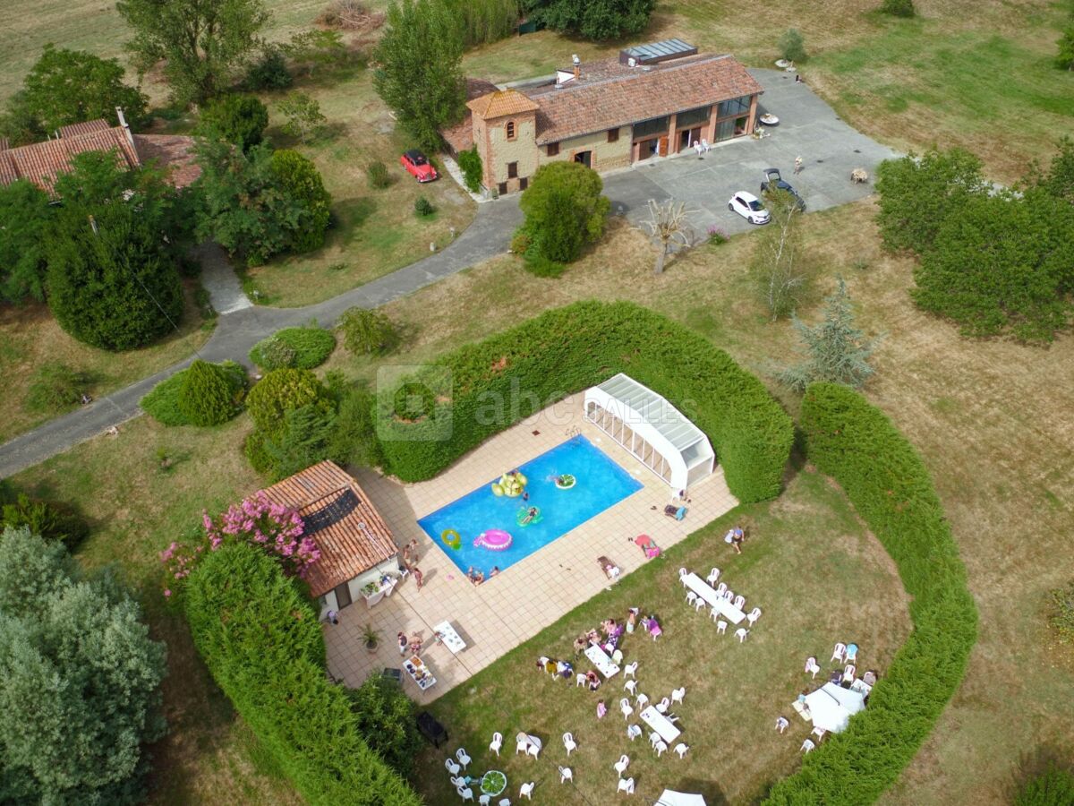 Vu d'en haut avec la piscine (Photo : P Oros)
