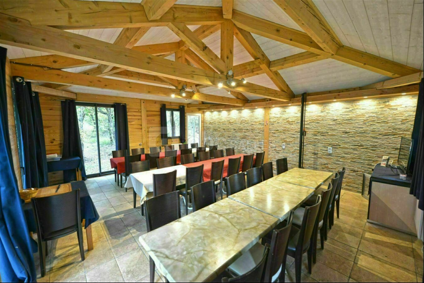 Kiosque en configuration banquet 40 couvert