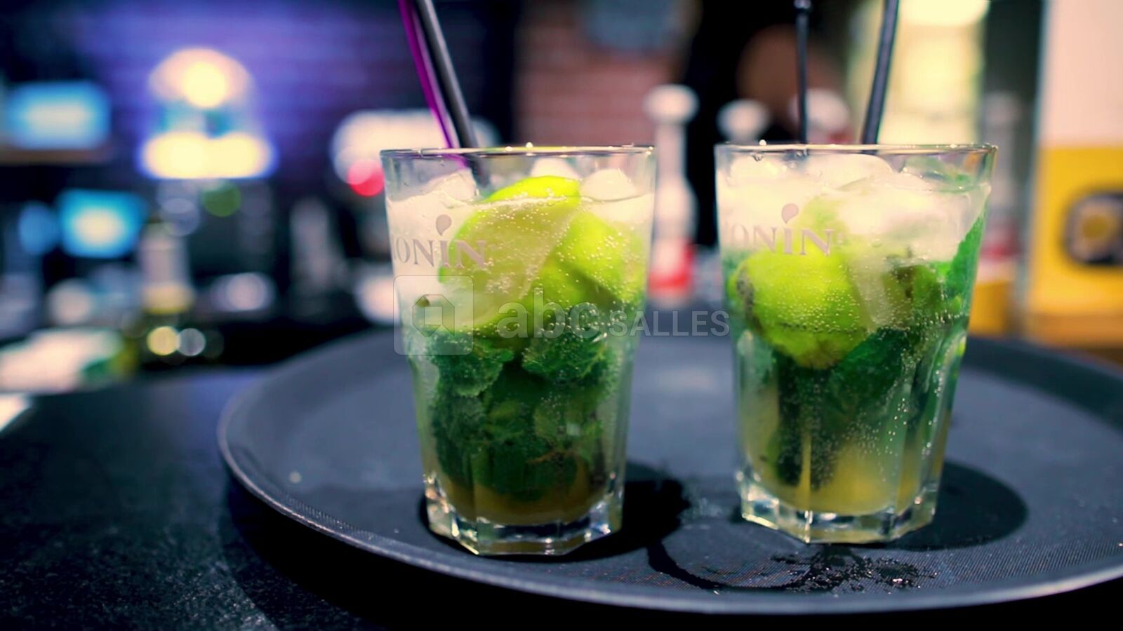 Large éventail de cocktails