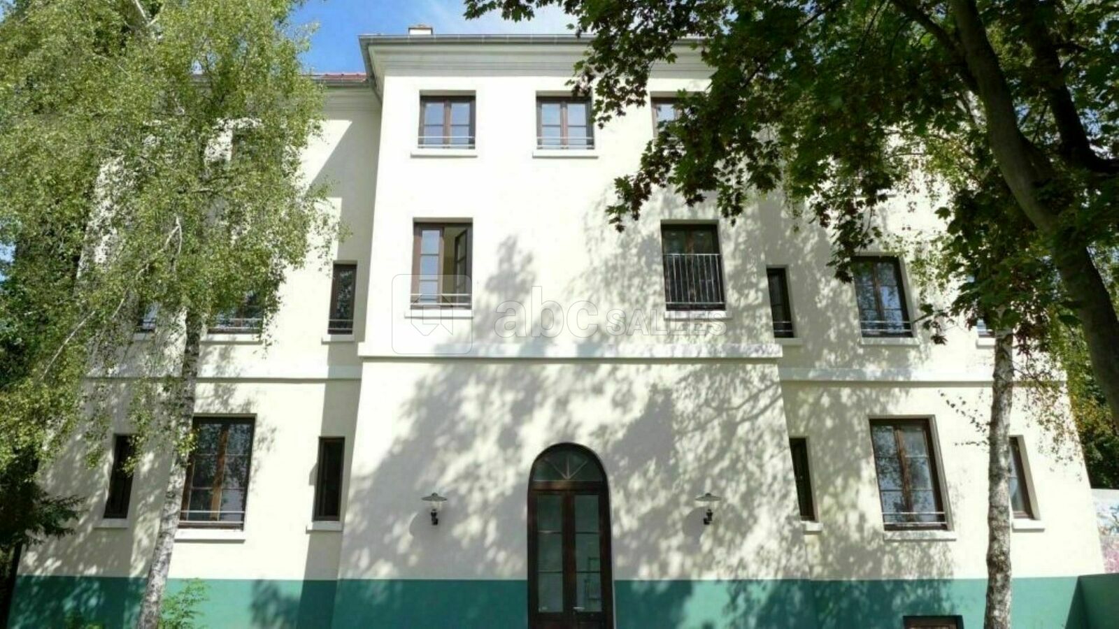 Façade vue du coté