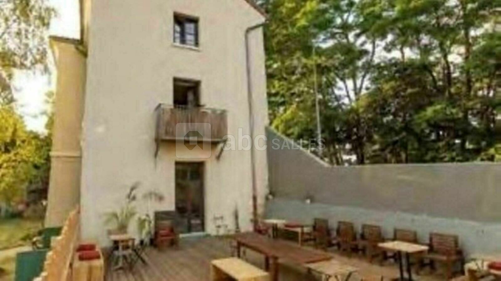 Façade vue de la terrasse