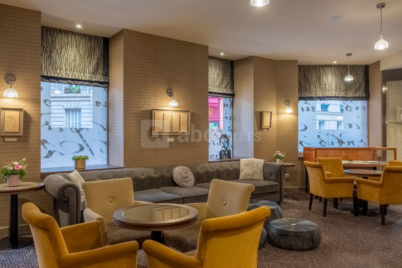 Lobby bar