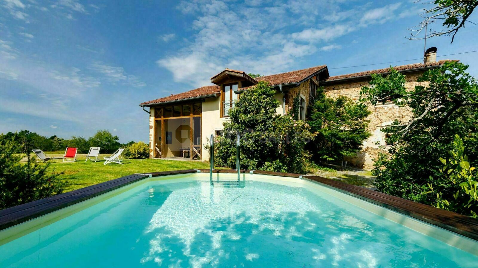 Piscine et jardin