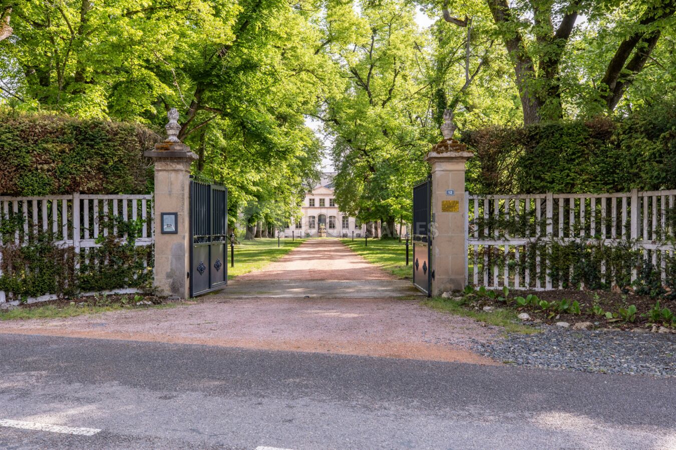 Entrée du chateau avec accès au parc